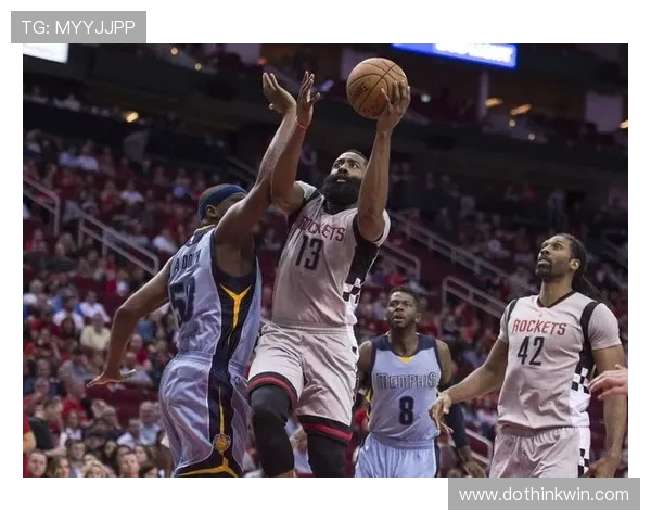 奥斯梅恩与努涅斯：全能中锋与门前终结者的战术角色差异